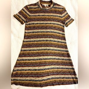 BCBG dress. Flattering style. Small.